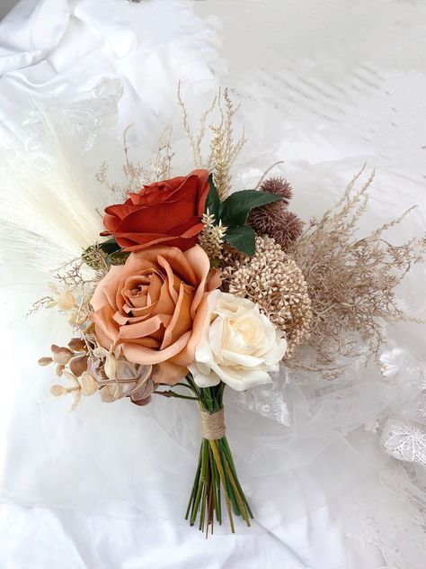 Burnt Orange Bride Bouquet, Bridesmaid Bouquets Fall, Bridemaid Bouquet, Fall Flower Girl, Orange Wedding Decorations, Pampas Bouquet, Bouquet Fall Wedding, Orange Wedding Bouquet, Toss Bouquet