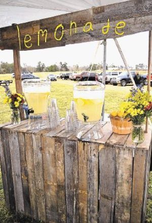 Reception Drink Station, Refreshment Table, Refreshments Table, Drink Stations, Reception Drink, Serving Stand, Barn Parties, Rustic Party, Outdoor Reception