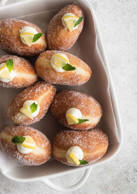 Brioche Doughnuts, Dessert Aux Fruits, Homemade Donuts, Doughnut Recipe, Fried Dough, Think Food, Lemon Cream, Donut Recipes, Just Desserts