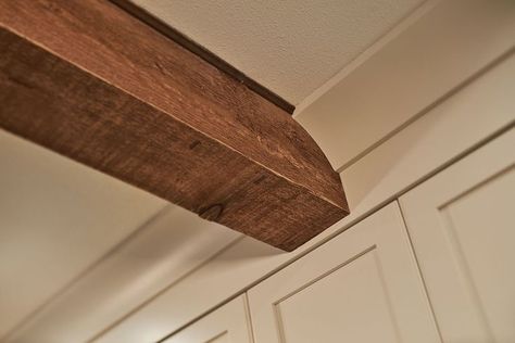 Wood Beam Ceiling Kitchen, New England Style Kitchen, Beam In Kitchen, Ceiling Beams Living Room, Crown Molding Styles, Ceiling Crown Molding, Cabinets To Ceiling, Beams Living Room, Molding Ceiling