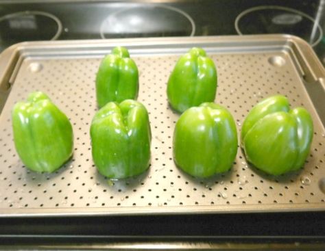 How to Freeze Whole Bell Peppers Freezing Red Peppers, Bell Pepper Preservation, Can You Freeze Bell Peppers, How To Freeze Bell Peppers Green, Freezing Stuffed Bell Peppers, Freeze Peppers How To, How To Freeze Green Peppers, Freezing Stuffed Peppers, How To Freeze Bell Peppers