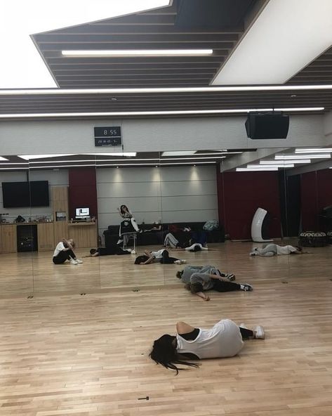 TWICE 181005 @twicetagram Practice Room, Dance Practice, Kpop Wallpaper, K Pop, Nct, Books Wattpad, Wattpad, Outdoor Decor, Books