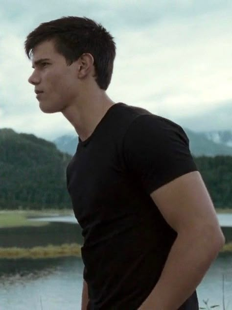 Taylor Jacobs, Jacob Black Twilight, Twilight Jacob, Twilight Dr, Twilight Wolf, Team Jacob, Twilight Photos, Twilight Pictures, Vampire Diaries Guys