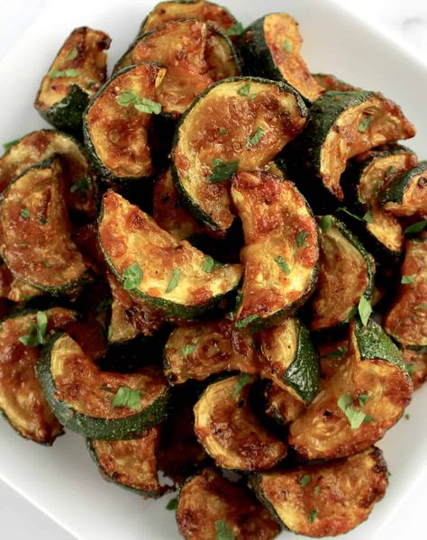 Air Fryer Zucchini Tender chunks of zucchini are perfectly seasoned with garlic and parmesan cheese, then roasted until caramelized. This Air Fryer Zucchini is made in just 15 minutes, making it a quick and easy side dish! #airfryerzucchini #ketosides #easyketoside Air Fry Zucchini, Zucchini Health Benefits, Zucchini In The Oven, Air Fryer Zucchini, Easy Zucchini Recipes, Large Air Fryer, Pesto Salmon, Roast Zucchini, Zucchini Squash