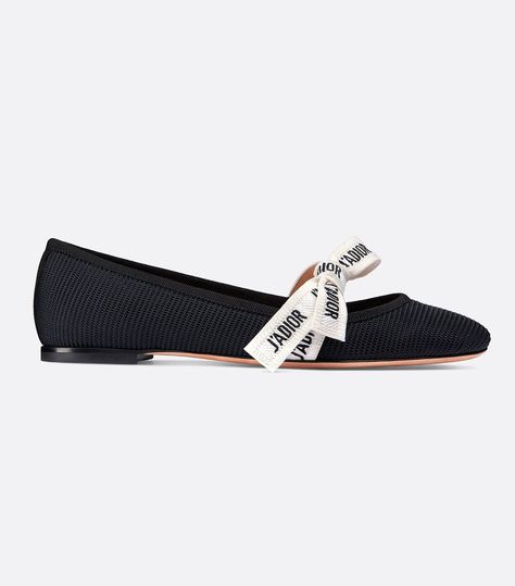 11 Pairs of Flats French Girls Are Buying Right Now | Who What Wear French Girls, Ballet Pumps, Dior Shoes, Shoes Collection, Womens Wedges, Bags And Shoes, Ladies Shoes, Luxury Clothing, Shoe Style