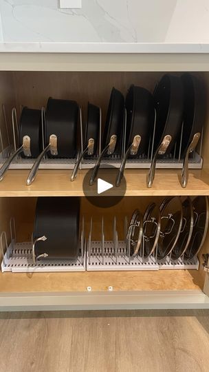 Pans Cabinet Organization, Pots And Pans Organization Ideas, Pans And Pots Storage, Kitchen Pans Storage, Pot Organizer Kitchen, Baking Pan Organization, Cake Pan Storage, How To Organize Pots And Pans In Cabinet, Organizing Pots And Pans In Cabinet