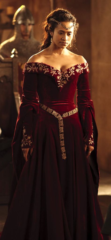 Gwen red dress Medieval Queen Dress, Moda Medieval, Medieval Gown, Fantasy Dresses, Medieval Costume, Queen Dress, Fantasy Gowns, Medieval Dress, Medieval Clothing