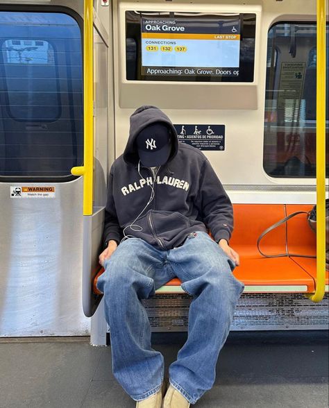 Street Ware, Male Hoodie, Mens Streetwear Outfits, Different Vibes, Boston Outfits, Best Man's Outfit, Hoodie Outfit Men, Male Outfits, Subway Style