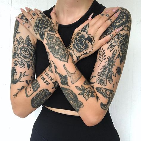 Full Sleeve For Women, Tattoos Hip, Tattoo Aesthetics, Above Elbow Tattoo, Tatts Ideas, Tattoos Quote, Tattoos Abstract, Baddie Tattoos, Tattoos Finger