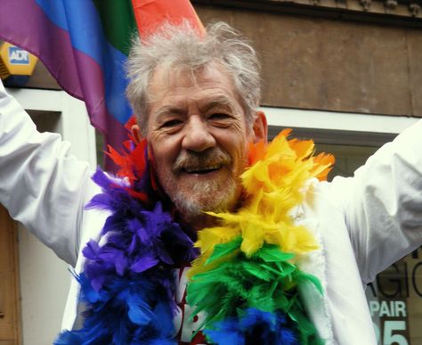 Ian McKellen Just Revealed the Potato Recipe He Uses to Astound Friends Ian Mckellen Gandalf, Sir Ian Mckellen, You Shall Not Pass, Ian Mckellen, Rainbow Scarf, Kevin Spacey, Potato Recipe, Pride Parade, Gandalf