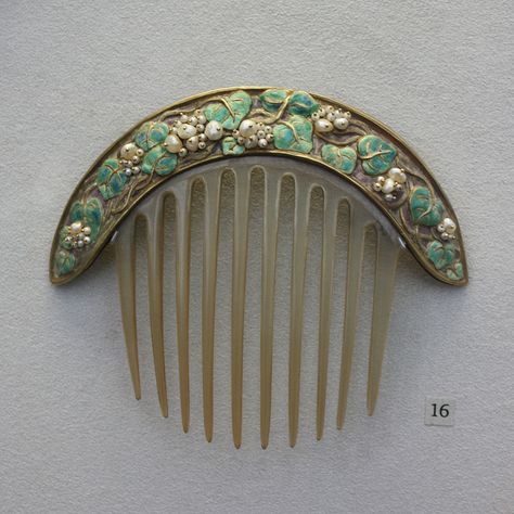 Antique Hair Pin, Art Nouveau Hair Comb, Hair Comb Pin Hairstyles, Hair Volumizer Products, Combs Aesthetic, Hair Comb Styles, Vintage Hair Pins, Hair Volumizer, Vintage Hair Comb