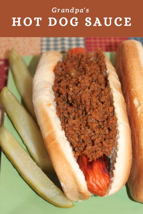 Hot dog topped with hot dog sauce. Hot Dog Chili Sauce Recipe, Homemade Hot Dog Chili, Chili Dog Sauce, Hot Dog Sauce Recipe, Hotdog Chili Recipe, Homemade Hot Dogs, Hot Dog Chili Sauce, Hot Dog Sauce, Chili Sauce Recipe