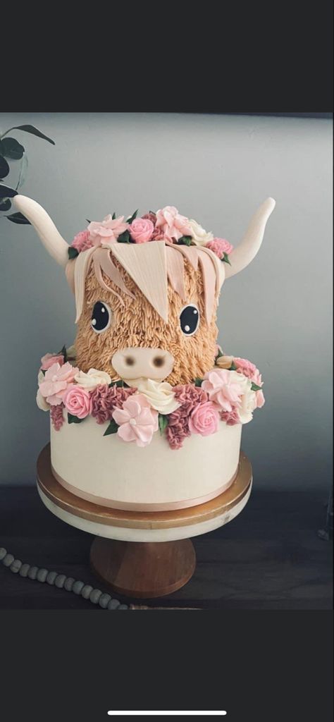 Cow Birthday Cake, Cow Cupcakes, Cow Cake, Cow Birthday Parties, Cow Cakes, Cow Baby Showers, Baby Shower Cakes Girl, Farm Cake, Cow Birthday