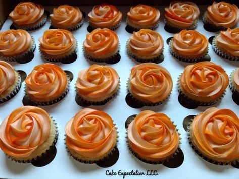 Rust Cupcakes Wedding, Orange Color Cupcakes, Orange And White Cupcakes, Burnt Orange Cupcakes Wedding, Burnt Orange Cupcakes, Orange Cupcakes Decoration, Orange Wedding Cupcakes, Orange Sweets, Rosette Cupcakes