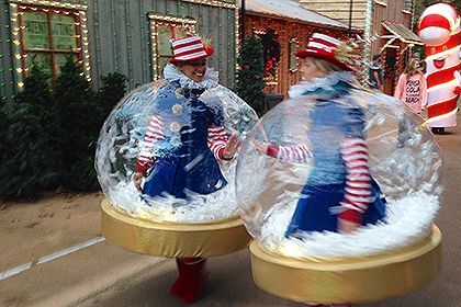 enchanting Christmas Light Parade, Christmas Costumes Diy, Christmas Costumes Women, Christmas Parade Floats, Xmas Costumes, Diy Christmas Lights, Silver Dollar City, Diy Snow Globe, Rudolph Christmas