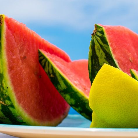 Why Eating Watermelon with Lemon Is a Great Idea :) Easy Summer Snacks, Lemon Seeds, Watermelon Ice Cream, Chili Lime Seasoning, Eating Watermelon, Watermelon And Lemon, Summer Diet, Watermelon Ice, Watermelon Lemonade