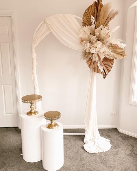 1 white arch( 2M x 1 M) Ivory cloth Boho dries flowers 2 plinths 2 cake stands White Boho Wedding Decor, Boho Flower Arch, Party Balloons Diy, White Arch, Boho Backdrop, Boho Arch, 2 Cake, Wedding Kit, 50th Birthday Decorations