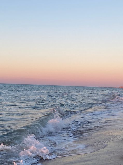 Night Time Sunset, Pink And Orange Sunset, Beach Pastel, Italy Sea, Beachy Aesthetic, Sunset On The Beach, Pastel Beach, Sunset Rose, Pastel Sunset