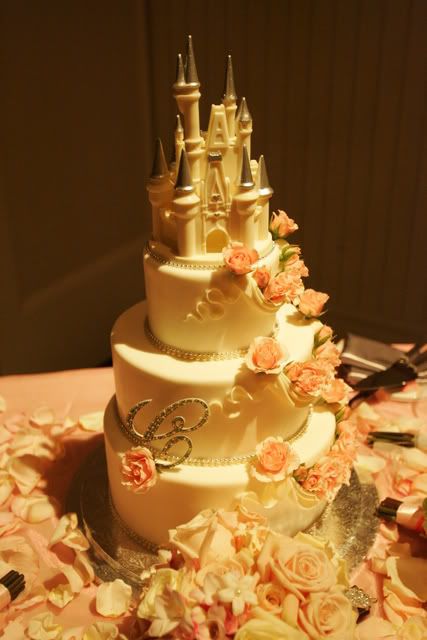 Love this cake minus the flowers Aurora Cake, Sleeping Beauty Cake, Princess Wedding Theme, Castle Wedding Cake, Fairy Tale Wedding Cake, Sleeping Beauty Wedding, Sleeping Beauty Party, Quince Cakes, Quince Cake