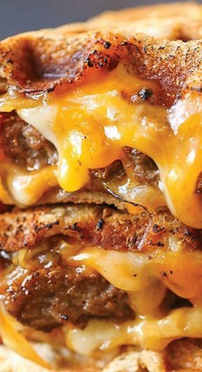 Patty Melt Recipe, Sandwich Vegetarian, Hot Sandwiches, Melt Recipe, Patty Melt, Queso Cheddar, Grilled Cheese Sandwiches, Diner Recipes, Grilled Cheese Recipes