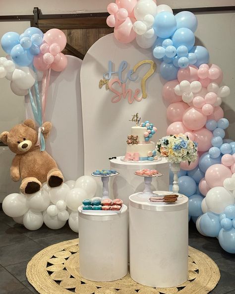 25 Gender Reveal Party Ideas – Best Case Parenting Gender Reveal Candy, Gender Reveal Diy, Gender Reveal Baby Shower Themes, Idee Babyshower, Gender Reveal Themes, Gender Reveal Party Ideas, Gender Party, Baby Gift Hampers, Reveal Party Ideas