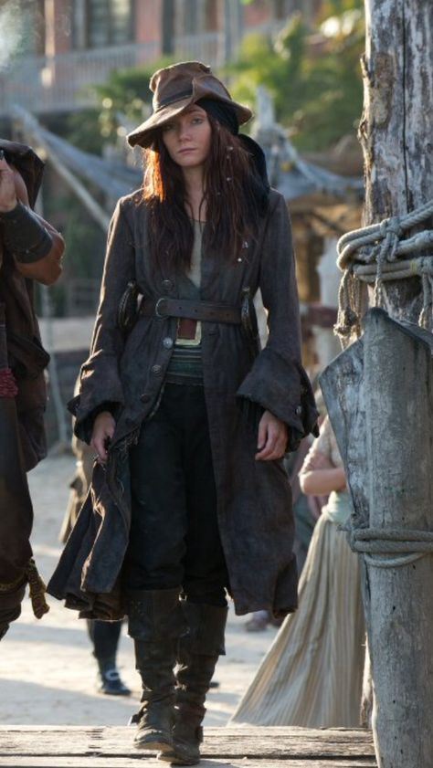 Pirates Outfit Ideas, Pirate Outfit Women, Pirate Clothing, Costume Viking, Ren Faire Outfits, Pirate Cosplay, Ren Faire Costume, Pirates Life, Pirate Jacket