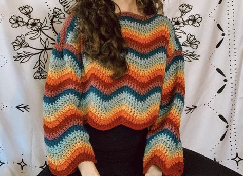 Crochet Sweater Unique, Wavy Crochet Cardigan, Red And White Crochet Sweater, Multicolored Crochet Sweater, Swirl Sweater Crochet, Winter Crochet Ideas Aesthetic, Crochet Sweater Inspiration, Crochet Jumper Outfit, Crochet Autumn Sweater