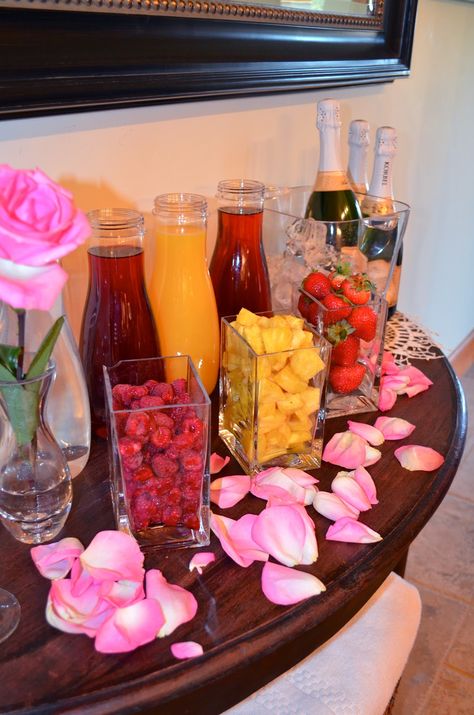 mimosa bar: morning of wedding for bridesmaids ... could also be used for a non-alcohol bar (for kids & non-drinkers) with sparkling cider. Morning Of Wedding, Bar A Bonbon, Mimosa Bar, Festa Party, Morning Wedding, Food Trucks, Wedding Food, Here Comes The Bride, Mimosa