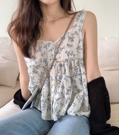 Desi Fashion Casual, Fashion Top Outfits, Fashion Tops Blouse, Everyday Fashion Outfits, Trendy Fashion Tops, 여자 패션, Girls Fashion Clothes, Girly Outfits, Casual Style Outfits