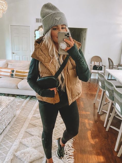 Fall Outfits Women Athleisure, Retail Sales Outfits, Women’s Weekend Outfits, Cute Outfits For Colorado Winter Style, School Drop Off Outfit Mom Casual, Cute Winter Athletic Outfits, Bon Fire Outfit Winter, Simple Outfits With Jeans Winter, Mid 30s Fall Outfits Women