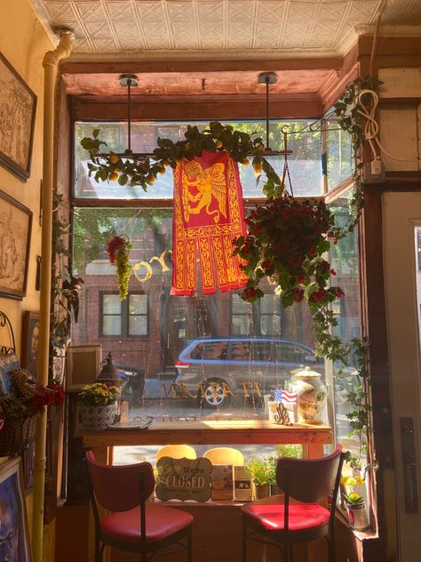 #coffee #shop #cozy #nyc #manhattan #aesthetic #furniture #vintage Coffee Shop Vintage Aesthetic, Global Coffee House Aesthetic, Magical Coffee Shop, Small Vintage Shop, Apartment Vintage Aesthetic, 2000s Coffee Shop Aesthetic, 90s Cafe Aesthetic, 80s Coffee Shop, Whimsical Coffee Shop