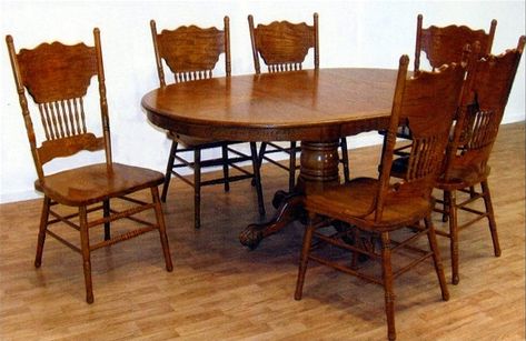 My First Furniture Purchase For The House - Addicted 2 Decorating® Clawfoot Dining Table Makeover, Dining Room Set Makeover, Dining Room Furniture Makeover, Country Dining Room Table, Oak Dining Room Set, Antique Kitchen Table, Painted Tables, Oak Dining Room Table, Retro Kitchen Appliances