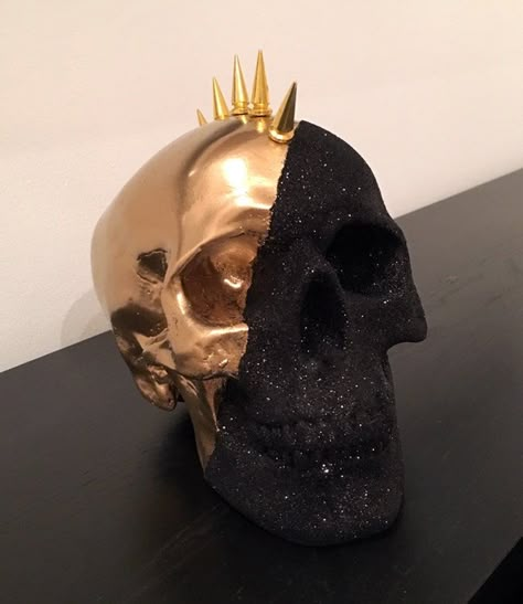 Mohawk Skull // Skull Decor image 6 Diy Skulls, Skull Crafts, Resin Skull, Handmade Skulls, Graffiti Doodles, Creative Candles, Plaster Of Paris, Gold Spray Paint, Rustic Home Design