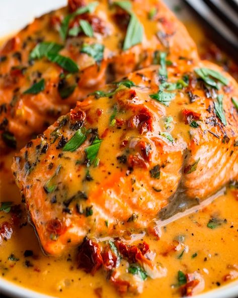 Marry Me Salmon Recipe – Creamy, Easy & Delicious Dinner - optimal recipes Marry Me Salmon, Easy Fish Dinners, Salmon Dinner Recipes, Sun Dried Tomato Sauce, Seafood Dish Recipes, Easy Delicious Dinners, Salmon Dinner, Baked Salmon Recipes, Salmon Dishes