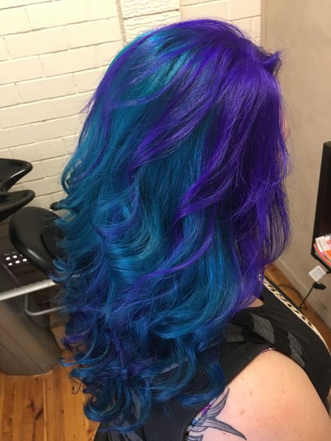 Chic and Sophisticated | Hair Color Ideas for Brunettes - Summer Hair Colors Sophisticated Hair Color, Teal Hair Highlights, Peacock Hair Color, Turquoise Hair Color, Sophisticated Hair, Colored Hairstyles, Short Blue Hair, Edgy Hairstyles, Pulp Riot Hair Color