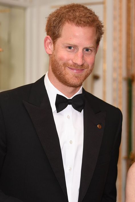 Prince Harry Is Surrounded by Women at a Charity Gala — and None of Them Are Meghan Markle Surrounded By Women, Women In Finance, Prince Harry 2016, Happy 36th Birthday, Prince Harry Pictures, Model People, Princ Harry, Charity Gala, Prince Harry Photos