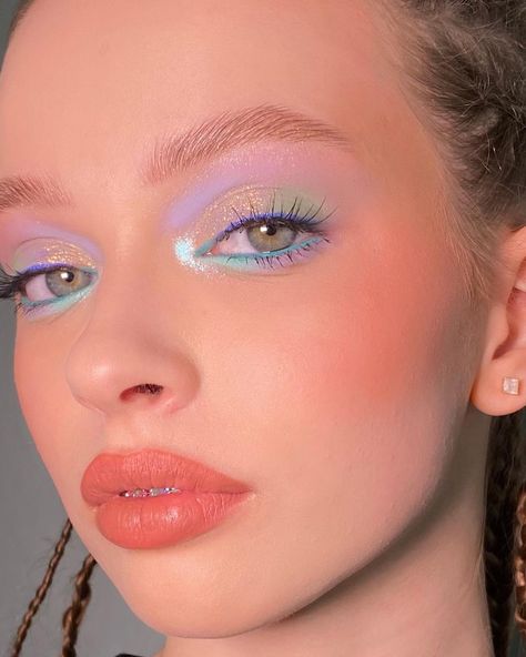 Pastel Eyeshadow Look, Green And Purple Eyeshadow Looks, Pastel Eyeshadow Looks, Tinkerbell Makeup, Mint Makeup, Purple Eyeshadow Looks, Pastel Eyeshadow, Pastel Makeup, Makeup Nails Art