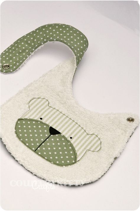 Diy Baby Bibs, Couture Bb, Baby Bibs Patterns, Baby Boy Bibs, Boy Bib, Bib Pattern, Baby Sewing Projects, Baby Clothes Patterns, Baby Projects