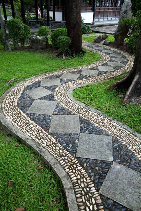 Stone Backyard, Backyard Walkway, Walkway Landscaping, Walkway Design, Walkway Ideas, Walkways Paths, Front Yard Design, Garden Stepping Stones, Budget Garden