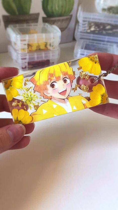 Anime Handmade Stuffs, Anime Resin Art, Anime Resin Keychain, Anime Keychains Diy, Anime Resin Crafts, Anime Resin, Anime Diys, Resin Pendant Diy, Vinyl Art Paint