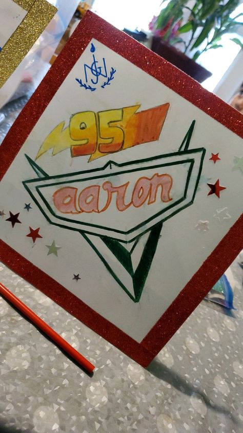 Lightning Mcqueen Graduation Cap, Car Graduation Cap, Cars Graduation Cap, Grad Cap Ideas, Cars Mcqueen, College Graduation Cap Decoration, Graduation Pics, Student Christmas Gifts, Cap Decoration