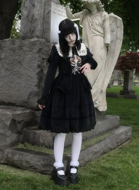 Creepy Coquette, Dollcore Outfits, Alternative Diy, Kodona Fashion, Dolly Fashion, Lolita Outfits, Gothic Dolls, Southern Gothic, Fits Clothes