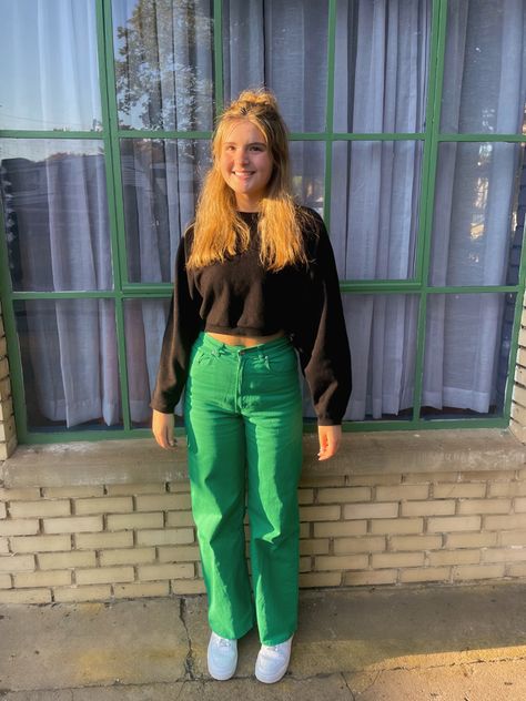 Bright Green Cargo Pants Outfit, Neon Green Pants Outfit, Bright Green Pants Outfit, Hanoi Outfit, Green Cargo Pants Outfit, Neon Pants, Green Pants Outfit, Cargo Pants Outfit, Green Cargo Pants