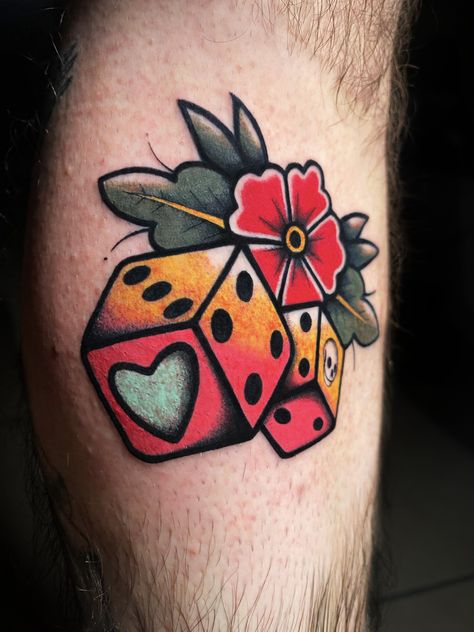 Dados tradicionales, Flor Tradicional, Mario Palomino American Traditional Dice, Traditional Dice Tattoo, D20 Tattoo, Trad Sleeve, Fairy Tale Tattoo, Leg Patchwork, Bold Tattoo, Dice Tattoo, Traditional Style Tattoo