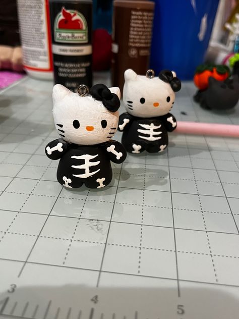 Handmade diy hello kitty polymer clay crafts Air Dry Clay Jack Skellington, Halloween Polymer Clay Figures, Hello Kitty Air Dry Clay, Clay Figures Halloween, Hello Kitty Clay Ideas, Hello Kitty Polymer Clay, Diy Hello Kitty Crafts, Clay Hello Kitty, Hello Kitty Clay