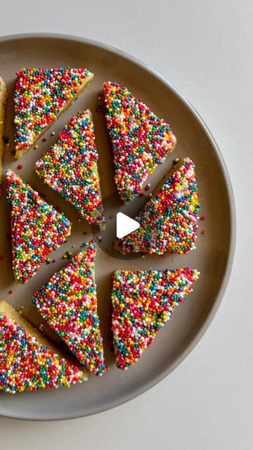 Annie | Home Cook Recipes | Aussie Mum on Instagram: "FAIRY BREAD SLICE 💗⬇️ 🤩 An iconic Aussie childhood snack- in slice form! 🧈 A shortbread base to act as the bread, and a buttery icing to act as the butter that glues on the hundreds & thousands! 🙌🏼 This is a simple slice with minimal ingredients, so it’s great for a weekend baking project with kids! INGREDIENTS - 250g unsalted butter, softened - 1/2 cup caster sugar - 1/2 teaspoon salt - 1 teaspoon vanilla extract - 2 cups plain flour Icing: - 1 cup icing sugar - 2 tablespoons salted butter, softened - 1 tablespoon milk - hundreds & thousands (for dipping) @dollarsweets METHOD 1. Preheat your oven to 160°C, or 140°C fan-forced. Line an 18cm x 28cm slice pan with baking paper, with an overhang for easy removal. 2. In a bowl, bea Slice Form, Shortbread Biscuits, Fairy Bread, Cook Recipes, Slices Recipes, Baking Project, Icing Sugar, Biscuit Cookies, Caster Sugar