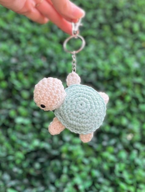 Crochet Sea Turtle Keychain - A unique gift idea for the ocean lover in your life. This handmade keychain features a soft, crocheted sea turtle with a posable head and a sturdy metal ring. It's perfect for adding a touch of whimsy to your keys or.#crochetkeychain #handmadegifts #DIYkeychain #crochetlove #keychainaddict Crochet Small Ideas, Crochet Keychain Ideas Gifts, Crochet Ideas Keychain, Small Crochet Gift Ideas, Crochet Turtle Keychain, Cute Crochet Keychains, Crochet Key Chains, Crocheted Keychains, Sea Turtle Keychain