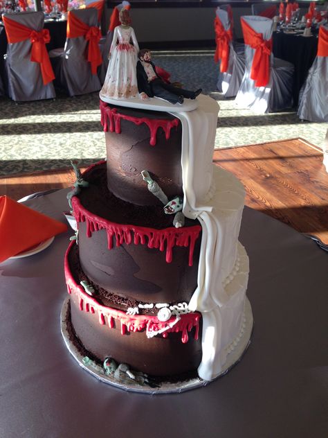 Scary Wedding Cakes, Zombie Wedding Cake, Emo Wedding Theme, Emo Cake, Half And Half Wedding Cakes, Agree Shampoo, Mafia Wedding, Zombie Couple, Zombie Wedding