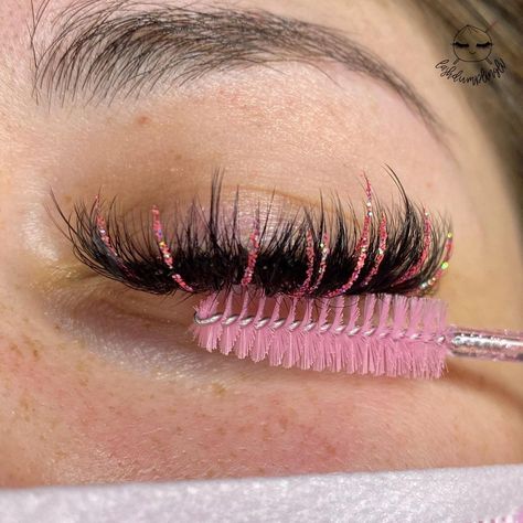 Las Vegas Lash Artist 🥡 on Instagram: “glitter sets are probably my favorite sets (volume freestyle is still my #1 tho) ✨ add some glitter on your next set! 🥡 🥡 🥡 🥡 🥡 🥡…” Volume Lash Extensions With Glitter, Pink Glitter Lash Extensions, Freestyle Lash Extensions, Pink Lash Extensions, Glitter Eyelash Extensions, Glitter Lash Extensions, Lash Model, Pink Lashes, Lash Ideas