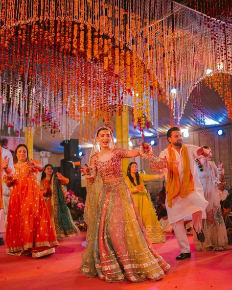 Gracing your feed with a dash of colour gleaming filled Sangeet night, stunningly captured by @sidishh_ . . . . Follow for more wedding inspiration @weddingbanquetsindia . . . Image credits - @sidishh_ @yasmiinekhn @isla.events @deenarahmanlahore @henna_by_shamsa . . . #sangeetnight #colour #bridesquad #bridetobe #pakistanwedding #pakistaniweddings #sangeet Colourful Sangeet Decor, Sangeet Aesthetic, Sangeet Photoshoot, Sangeet Theme Ideas, Sangeet Entry, Indian Wedding Night, Sangeet Photography, Sangeet Dresses, Sangeet Ideas